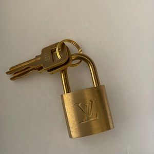 LV lock set